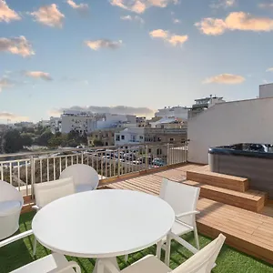 https://vp72-modern-penthouse-with-jacuzzi-and-open-views.qawrahotelsmalta.org